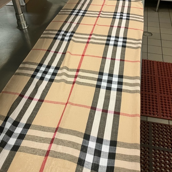 Burberry plaid design styled pattern double layered thin throw blanket neck wrap - Picture 3 of 10